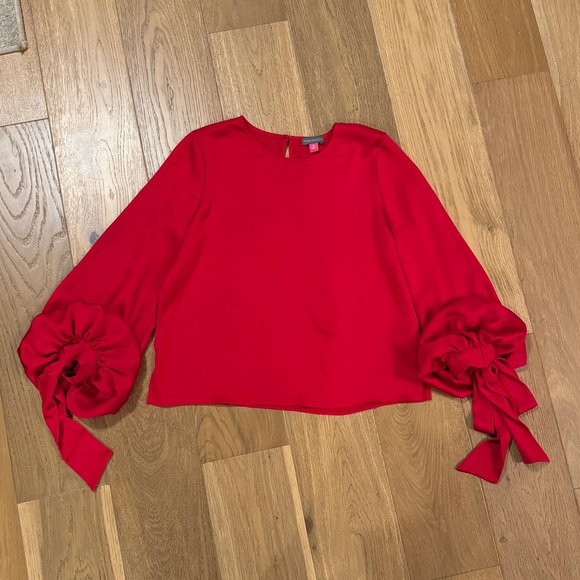 NWOT Vince Camuto Statement Sleeve Blouse - Picture 1 of 3